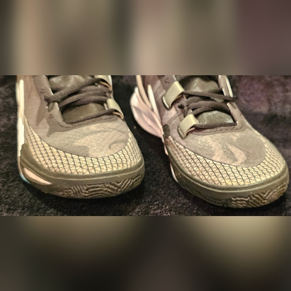 Nike Kyrie 5Y Shoes - Picture 5 of 8